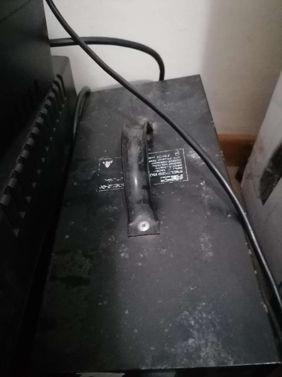 LOT OF 2 X UPS AND VOLTAGE CONVERTER*ONE BID FOR THE LOT*SOLD AS IS**