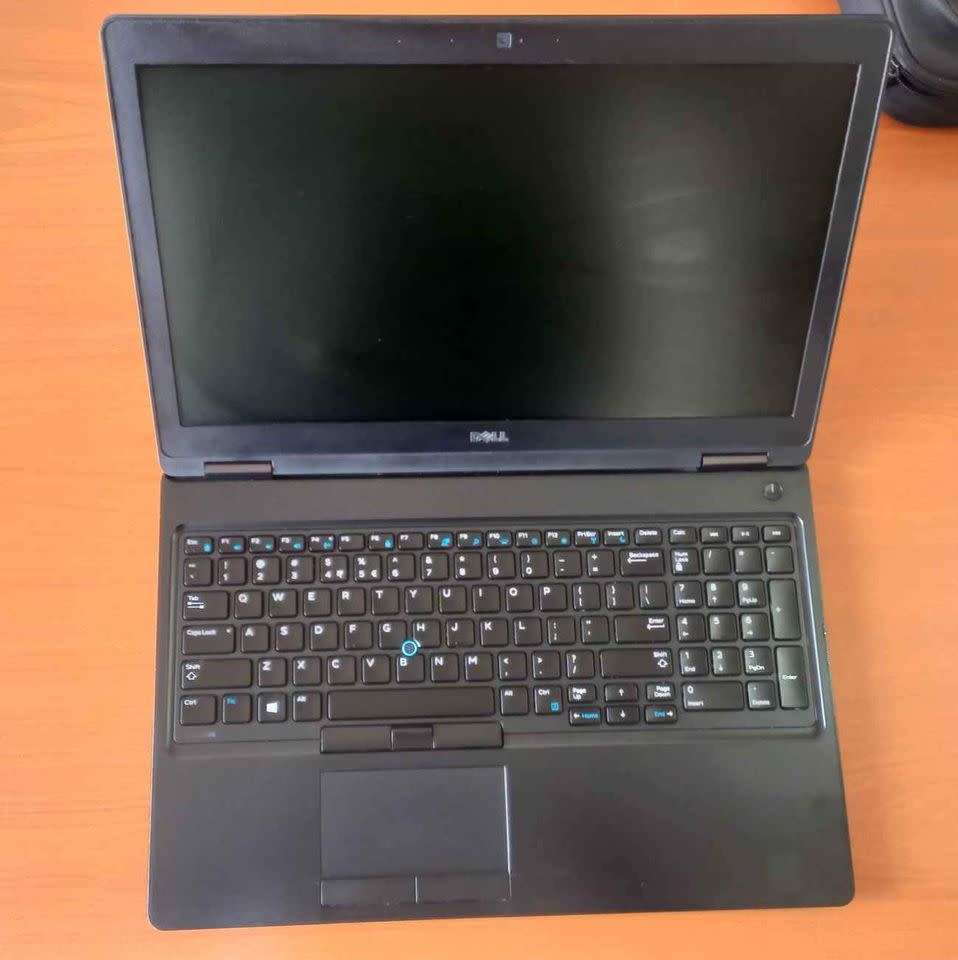 Dell Latitude 5580 - Intel Core i7 7th Gen, 16GB Ram, 512GB NVMe SSD, Windows 11,  & 15.6" Display