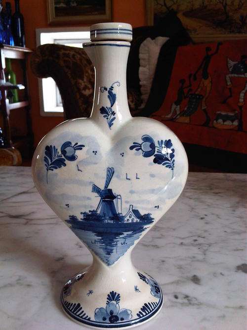 Delft heart shaped bottle