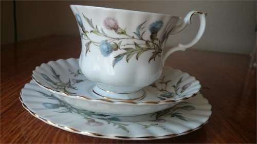 ROYAL ALBERT TRIO "BRIGADOON"