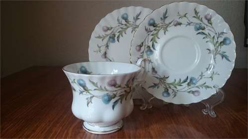 ROYAL ALBERT TRIO "BRIGADOON"