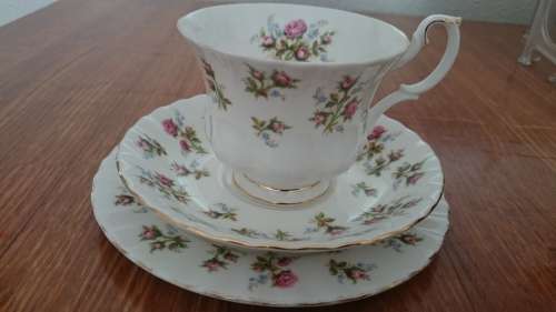 ROYAL ALBERT TRIO "WINSOME"