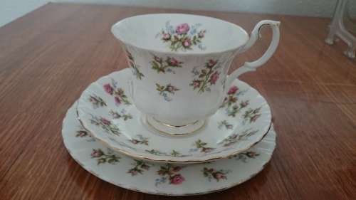 ROYAL ALBERT TRIO "WINSOME"