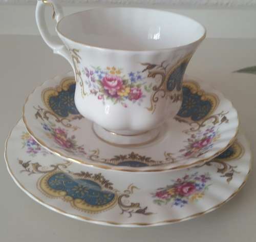 ROYAL ALBERT TRIO