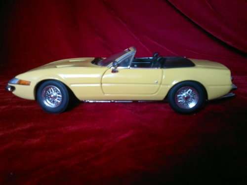 HOTWHEELS 1:18 SCALE FERRARI 365 GTS/4 MATTEL 1998
