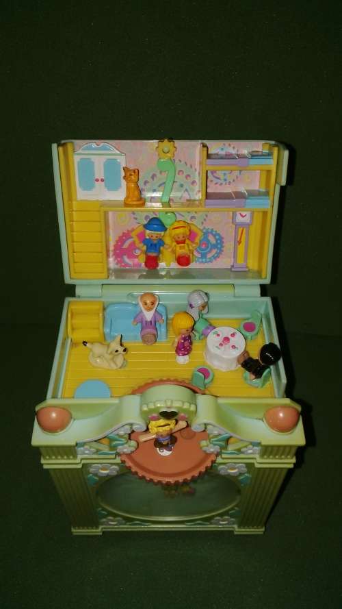 Vintage Rare Polly Pocket Clock Playset, 1991 Bluebird Toys Swindon, England With 9 Mini Figures
