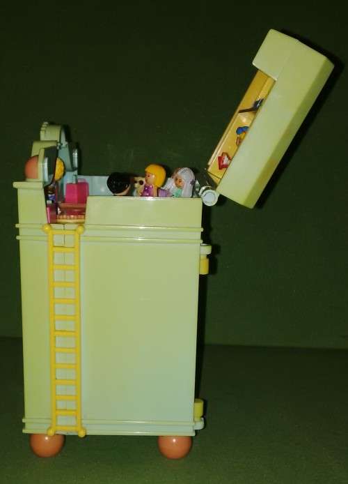 Vintage Rare Polly Pocket Clock Playset, 1991 Bluebird Toys Swindon, England With 9 Mini Figures