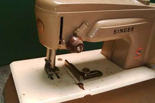 Antique Singer Metal Sewhandy Sewing Machine For The Little Seamstress