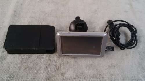 Garmin Nuvi 710 GPS With Window Screen Docking Mount and Charger In Perfect Working Condition