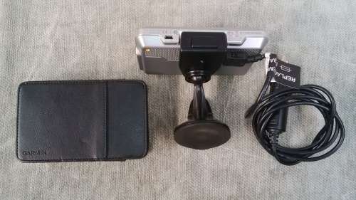 Garmin Nuvi 710 GPS With Window Screen Docking Mount and Charger In Perfect Working Condition