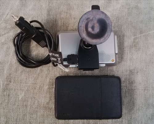 Garmin Nuvi 710 GPS With Window Screen Docking Mount and Charger In Perfect Working Condition