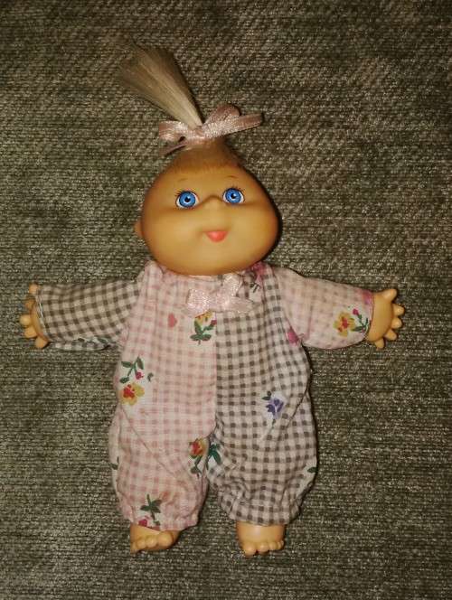 1995 Mattel Inc Cabbage Patch Miniature Baby Doll With Signed Bottom