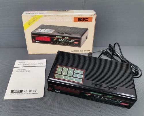 K.I.C Vintage Retro Red Light MW/FM Electronic Alarm Clock Radio With Box In Working Condition