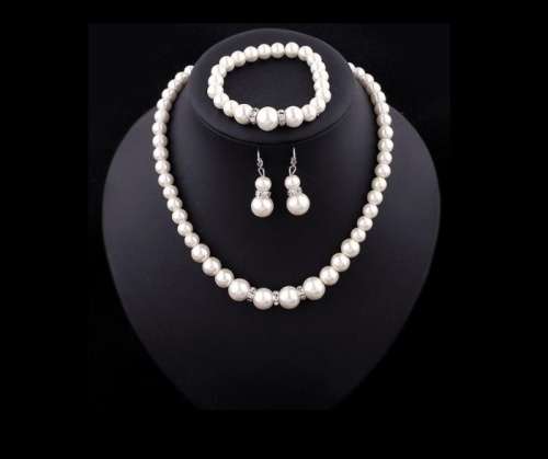 3 Piece set pearl necklace bracelet + Earrings