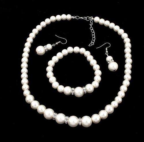 3 Piece set pearl necklace bracelet + Earrings
