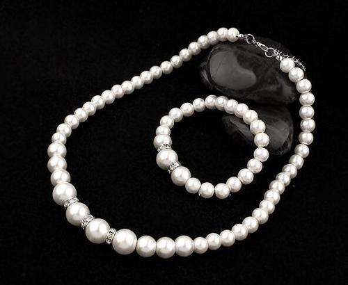3 Piece set pearl necklace bracelet + Earrings