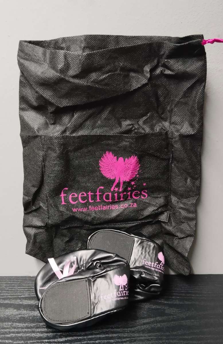 FeetFaries Fold-up Shoes and Carrier Bag  Size S/M