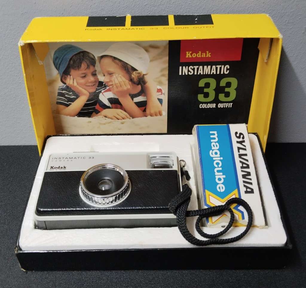 Vintage Kodak Instamatic 33 Colour Outfit Camera in Original Box