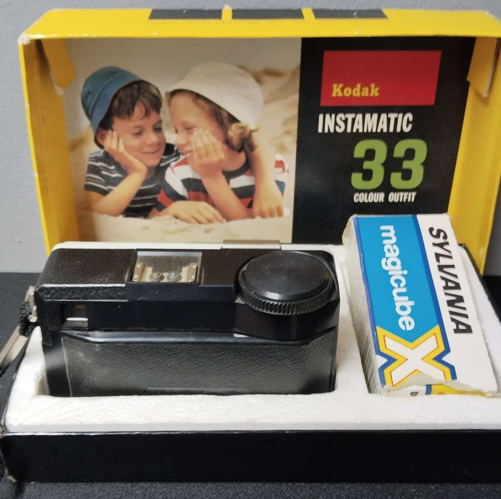 Vintage Kodak Instamatic 33 Colour Outfit Camera in Original Box