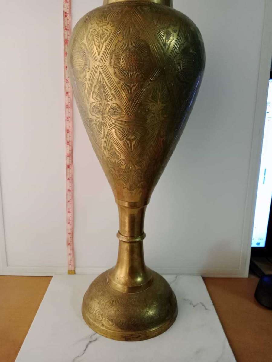 Beautiful Solid Brass Vase. 5 Kg