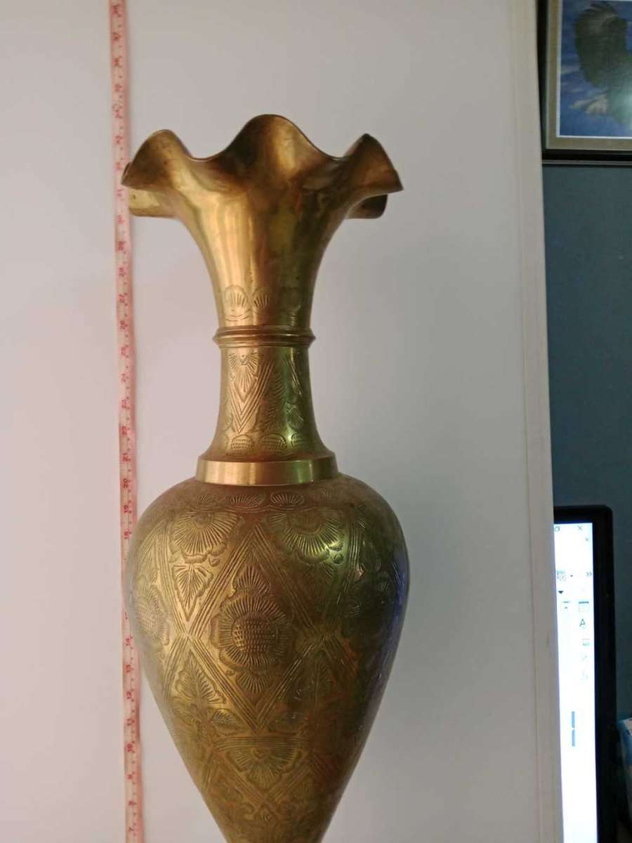 Beautiful Solid Brass Vase. 5 Kg