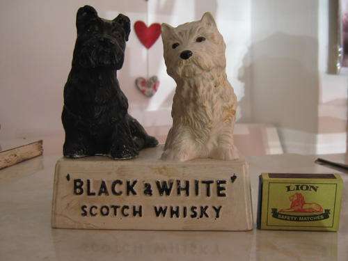 SCOTTY DOGGIES ADVERTISING ORNAMENT (MADE IN ENGLAND) FOR THE COLLECTOR