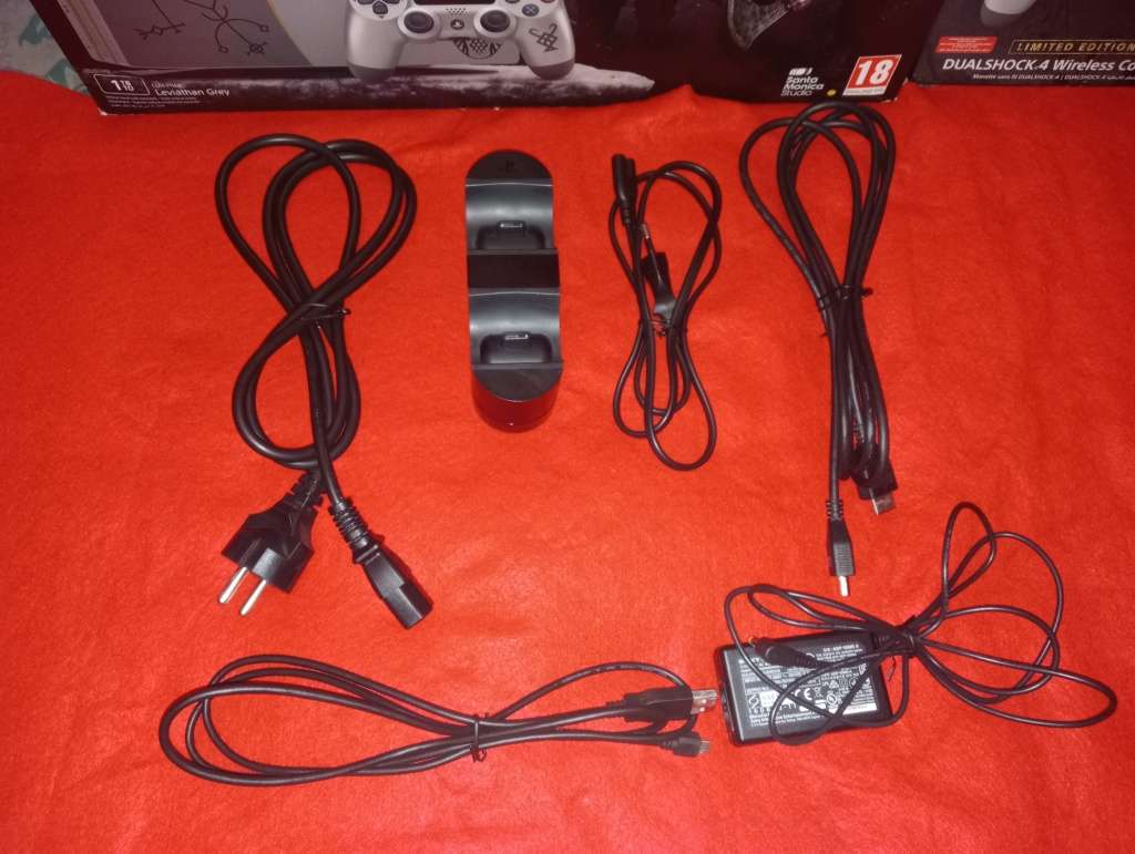 PS4 PRO GOD OF WAR LIMITED EDITION 1TB CONSOLE BUNDLE