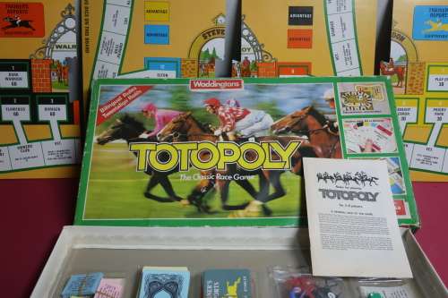 Totopoly Horse racing board game by Waddington`s