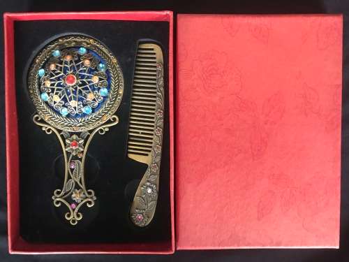 HAND MIRROR AND COMB SET IN GIFT BOX -  ( Custom Jewellery )  -    Perfect gift  !!!!