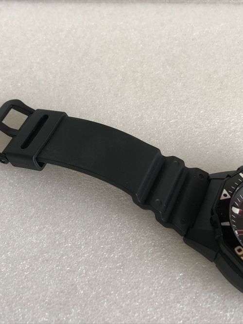 CASIO MENS WATCH OVERSIZED WATCH MRW-400H-1AVEF  -  MINT CONDITION !!!