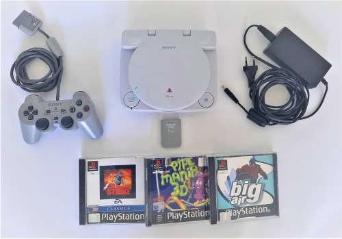 PS1 CONSOLE WITH SONY LCD SCREEN  -  `` ONLY ONE ON BOB ``  -  RARE COLLECTORS MODEL