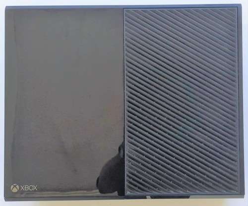 XBOX ONE CONSOLE + WIRELESS CONTROLLER + 5 GREAT GAMES (WORTH  R575) + ALL CABLES DEAL G27