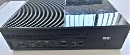 XBOX ONE CONSOLE + WIRELESS CONTROLLER + 5 GREAT GAMES (WORTH  R575) + ALL CABLES DEAL G27