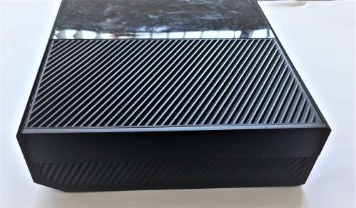 XBOX ONE CONSOLE + WIRELESS CONTROLLER + 5 GREAT GAMES (WORTH  R575) + ALL CABLES DEAL G27