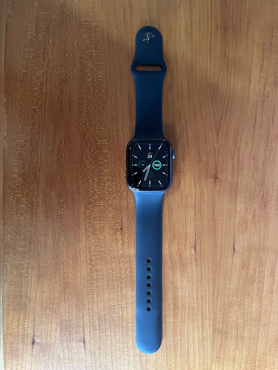 Apple Watch Series 5 GPS Aluminum 44mm (Space Grey Aluminium)