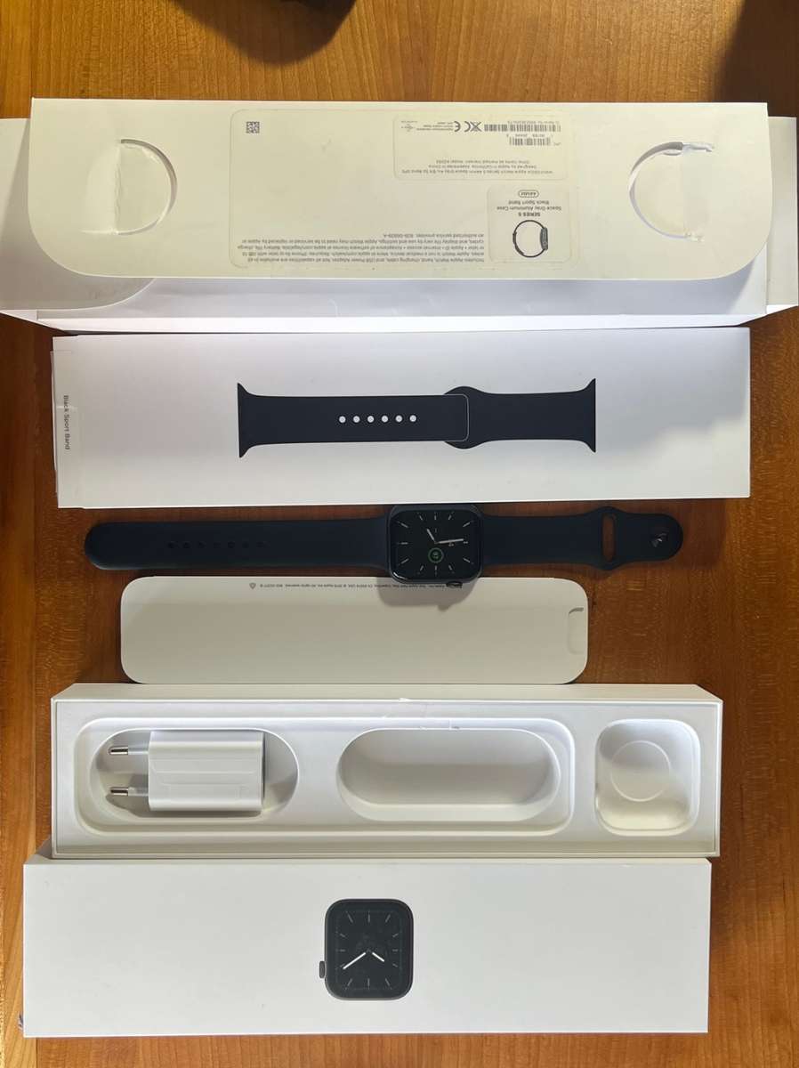 Apple Watch Series 5 GPS Aluminum 44mm (Space Grey Aluminium)