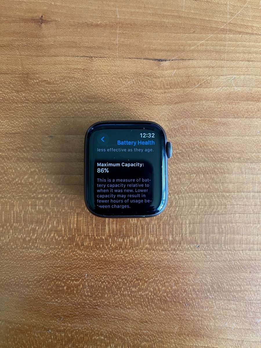 Apple Watch Series 5 GPS Aluminum 44mm (Space Grey Aluminium)