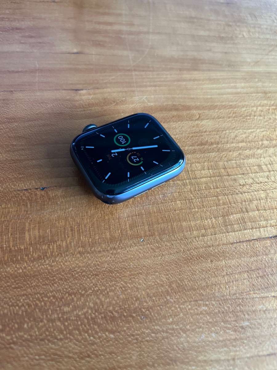 Apple Watch Series 5 GPS Aluminum 44mm (Space Grey Aluminium)