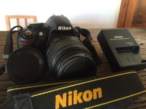 Nikon D3100 (Body + Lens)