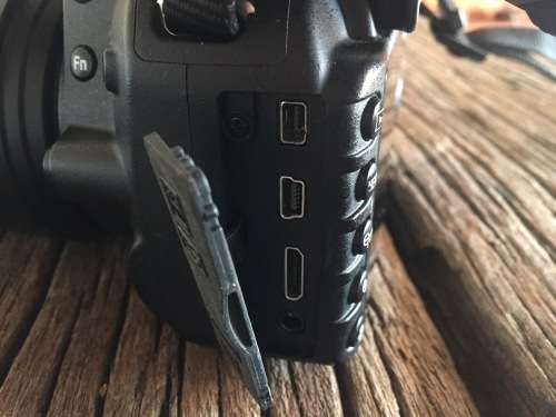 Nikon D3100 (Body + Lens)