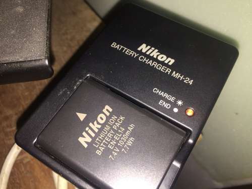 Nikon D3100 (Body + Lens)