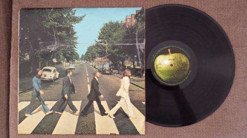 The Beatles - Abbey Road vinyl record - UK Pressing - PCS7088 - 1969
