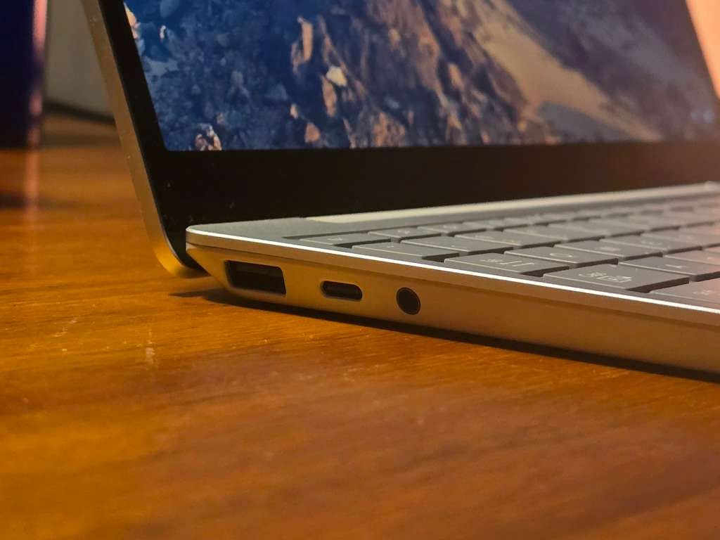 Microsoft Surface Laptop GO 1943