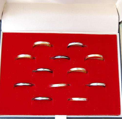 12 FASHION RINGS INCLUDING FREE RING BOX