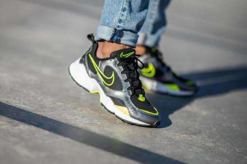 Men`s Nike Air Heights Black/Volt-Metallic Dark Grey/White AT4522-006 - Size 7