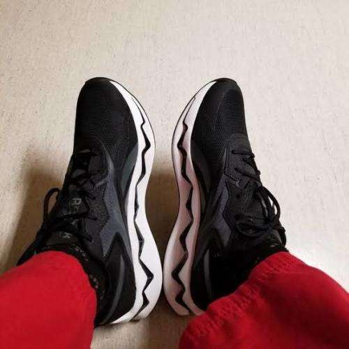 REEBOK Women`s ZIG Elusion Energy White/Black/Silver Met. FV6296 - Size 8.5