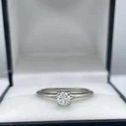 0.35CT Round Brilliant Diamond Ring - Evaluation R 24 400
