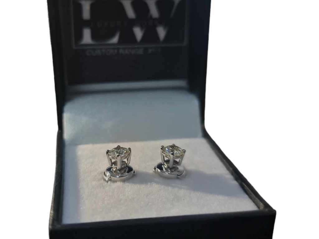 18ct White Gold Diamond 1.1CT Stud Earrings - Evaluation RR65 700