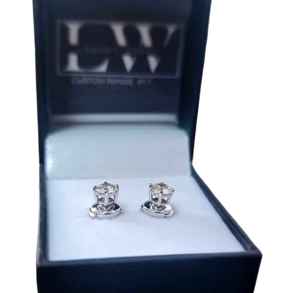 18ct White Gold Diamond 1.1CT Stud Earrings - Evaluation RR65 700
