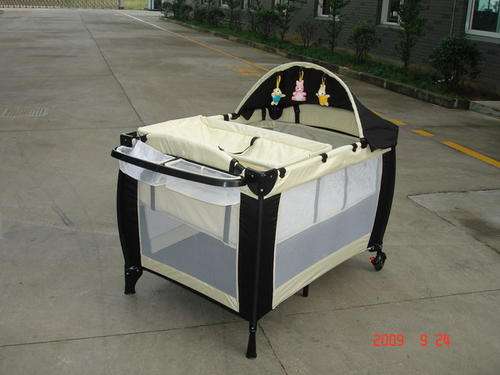 Brand new baby cot/playpen